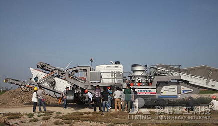 青海碎石生产线全套设备下来多少钱？青海地区客户比较多，黎明重工是该地区碎石设备核心供应商，为客户指导碎石生产厂开办以及碎石生产线配置，让客户取得好的经济效益。
一般砂石料设备生产线配置要根据客户的情况来配置，考虑石料的来源、石料的种类、石料的材质以及加工砂石的产量、用途等，需要经过科学配置才能实现更高产量更搞笑的石料生产线。公司提供的高能颚式破碎机、液压圆锥破碎机系列、反击破系列、机制砂设备系列等非常齐全，加上配套设备，组合成的碎石和制砂生产线。
市场砂石料生产越来越趋于自动化和环保化，公司专业工程师和专业技术人员根据客户的需求，设计出合理的砂石料生产流程，公司提供全套砂石料设备，让客户，收益，关于石料生产线价格等问题，可以直接点击在线咨询，专业人员为您解答！